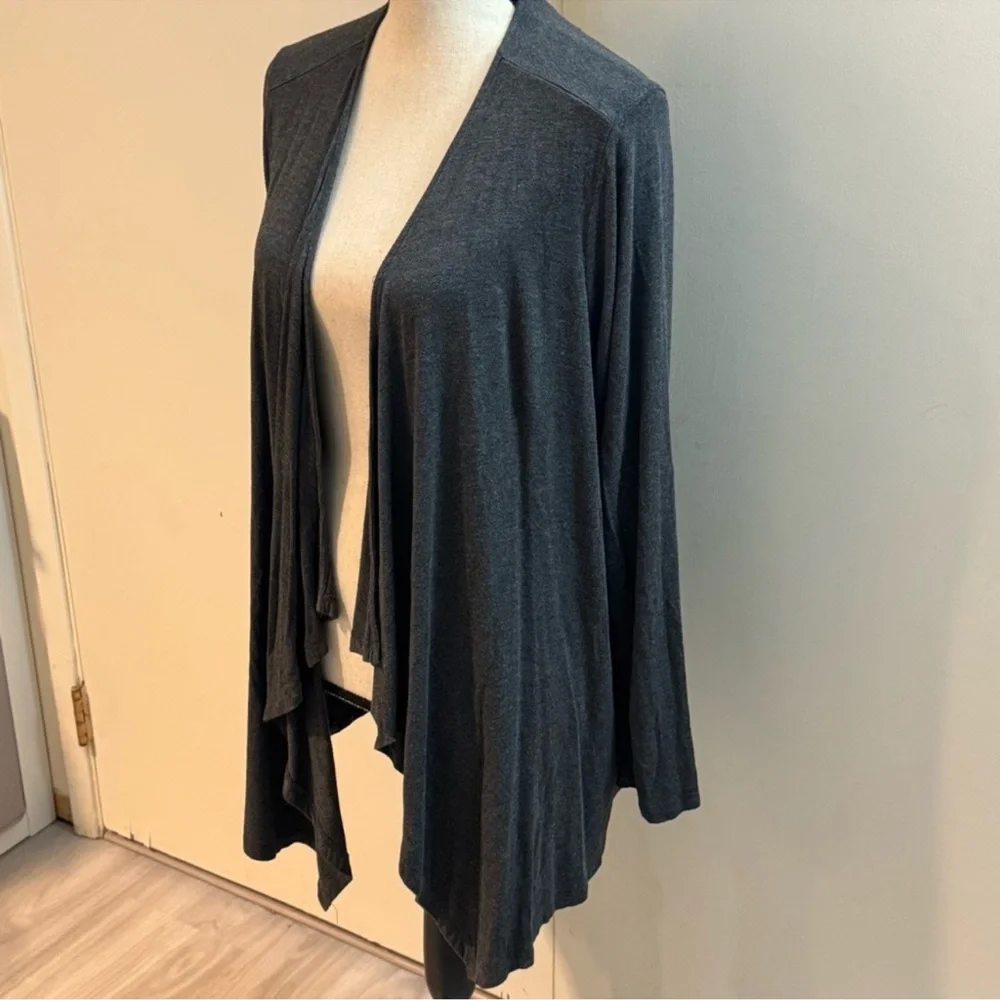 Torrid super soft gray draped open front waterfall cardigan size 1X - Picture 5 of 10